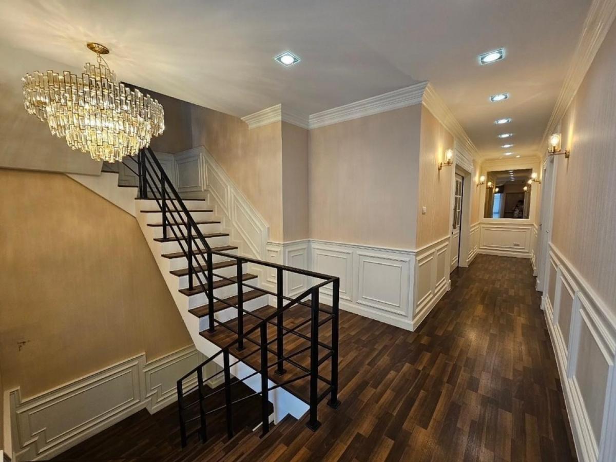 ขายโฮมออฟฟิศเลียบทางด่วนรามอินทรา : 📢👇Home ออฟฟิศ ใน โครงการดิสทริค เอกมัย-รามอินทรา ตึกแฝด 4 ชั้น การเดินทางสะดวก ใกล้ทางขึ้นลงทางด่วน อยู่บนถนนเลียบด่วน เอกมัย รามอินทรา