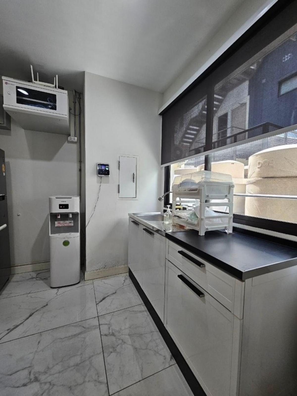 ขายโฮมออฟฟิศเลียบทางด่วนรามอินทรา : 📢👇Home ออฟฟิศ ใน โครงการดิสทริค เอกมัย-รามอินทรา ตึกแฝด 4 ชั้น การเดินทางสะดวก ใกล้ทางขึ้นลงทางด่วน อยู่บนถนนเลียบด่วน เอกมัย รามอินทรา