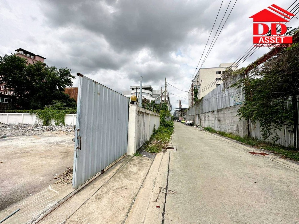 ขายที่ดินพัฒนาการ ศรีนครินทร์ : ขายที่ดินแปลงสวย ถนนศรีนครินทร์ รถไฟ้ฟ้า ศรีอุดม ห่างจากสถานีเพียง 150 เมตร รหัสทรัพย์ : L8014