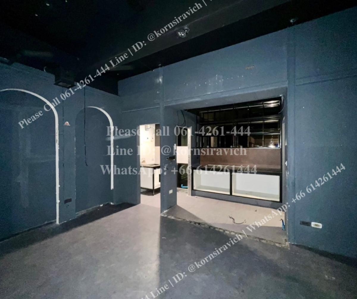 For RentRetail SpaceSukhumvit, Asoke, Thonglor : Rental space, for trading, for business, 130 square meters, Soi Thonglor - Ekkamai, good location, with parking, suitable for a bar, liquor store, DJ, entertainment venue