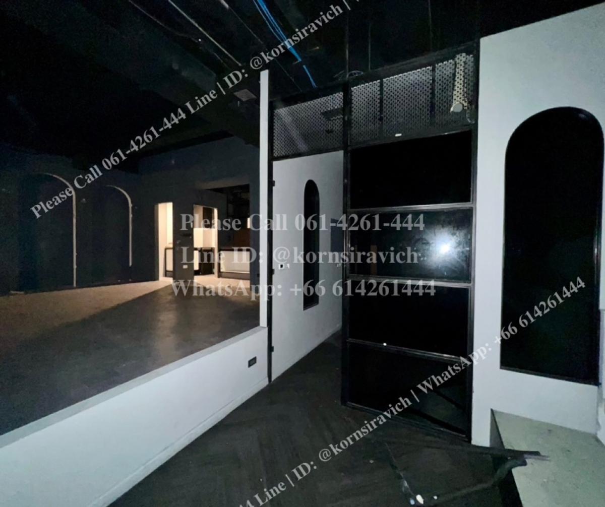 For RentRetail SpaceSukhumvit, Asoke, Thonglor : Rental space, for trading, for business, 130 square meters, Soi Thonglor - Ekkamai, good location, with parking, suitable for a bar, liquor store, DJ, entertainment venue