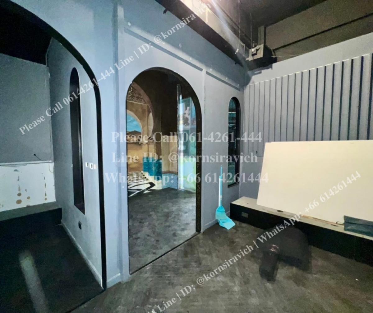 For RentRetail SpaceSukhumvit, Asoke, Thonglor : Rental space, for trading, for business, 130 square meters, Soi Thonglor - Ekkamai, good location, with parking, suitable for a bar, liquor store, DJ, entertainment venue