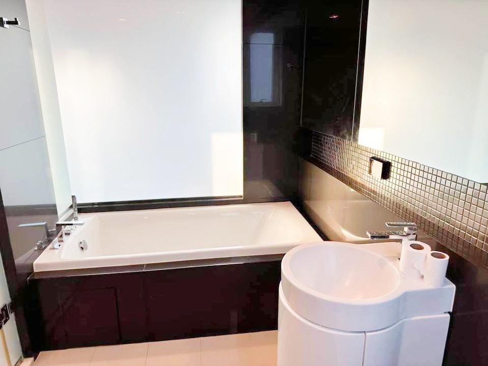 ขายคอนโดสะพานควาย จตุจักร : ขาย Rhythm พหล-อารีย์ 2 ห้องนอน 66 ตรม. ชั้น 35 ห้องมุม สวย ตกแต่งครบ พร้อมอยู่