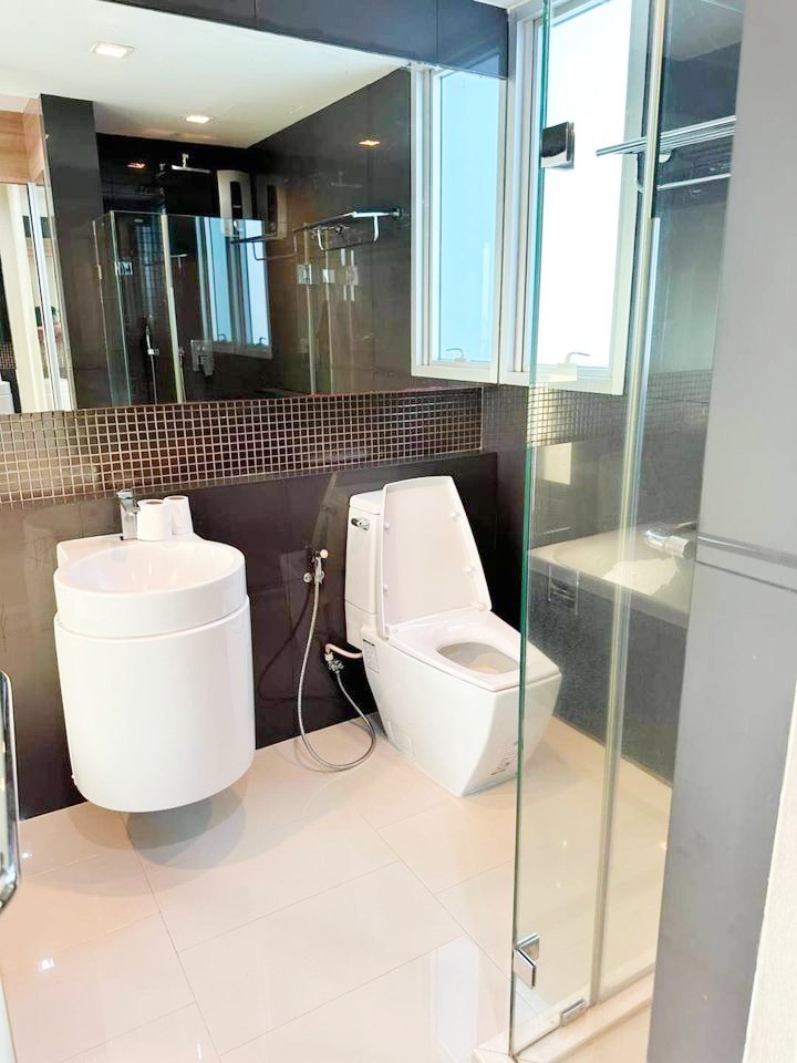 ขายคอนโดสะพานควาย จตุจักร : ขาย Rhythm พหล-อารีย์ 2 ห้องนอน 66 ตรม. ชั้น 35 ห้องมุม สวย ตกแต่งครบ พร้อมอยู่