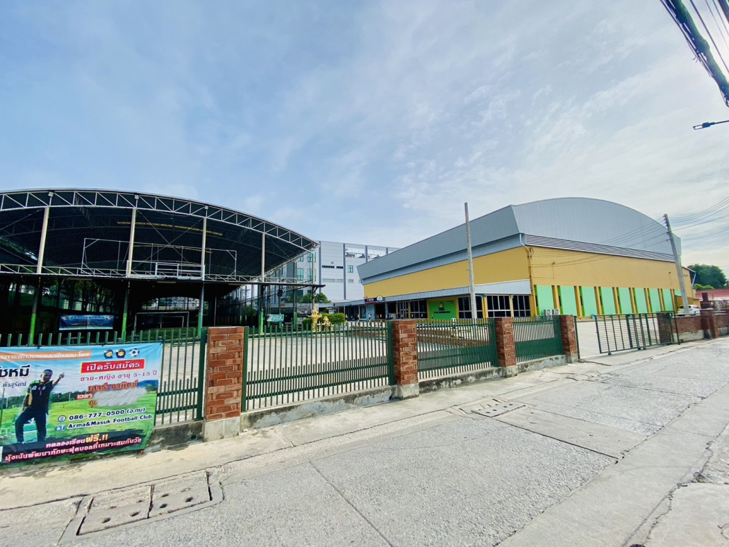 For SaleLandNonthaburi, Bang Yai, Bangbuathong : Land for sale with Badminton court building, Ngamwongwan 18, size 2 rai 91.4 sq wa, near the expressway.