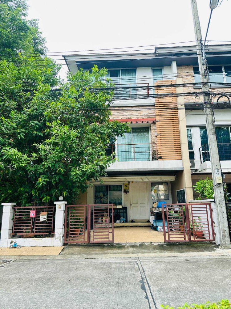 For SaleTownhomePattanakan, Srinakarin : Townhome for sale, Plus City Park Village, Srinakarin-Suan Luang. Chaloem Phra Kiat Rama 9 Road