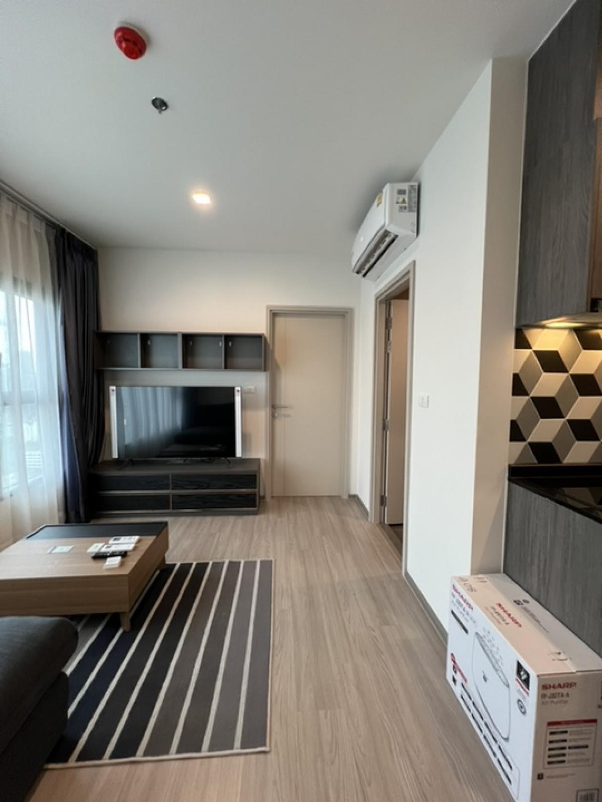For RentCondoRama9, Petchburi, RCA : Condo for rent, The Base Phetchaburi, Thonglor, 16,000 baht, 1 bedroom, 34 sq m. MRT Phetchaburi, ARL Makkasan, near Thonglor (400 meters), Sukhumvit, Asoke, RCA, Ratchada, Ekkamai, Rama 9 SWU