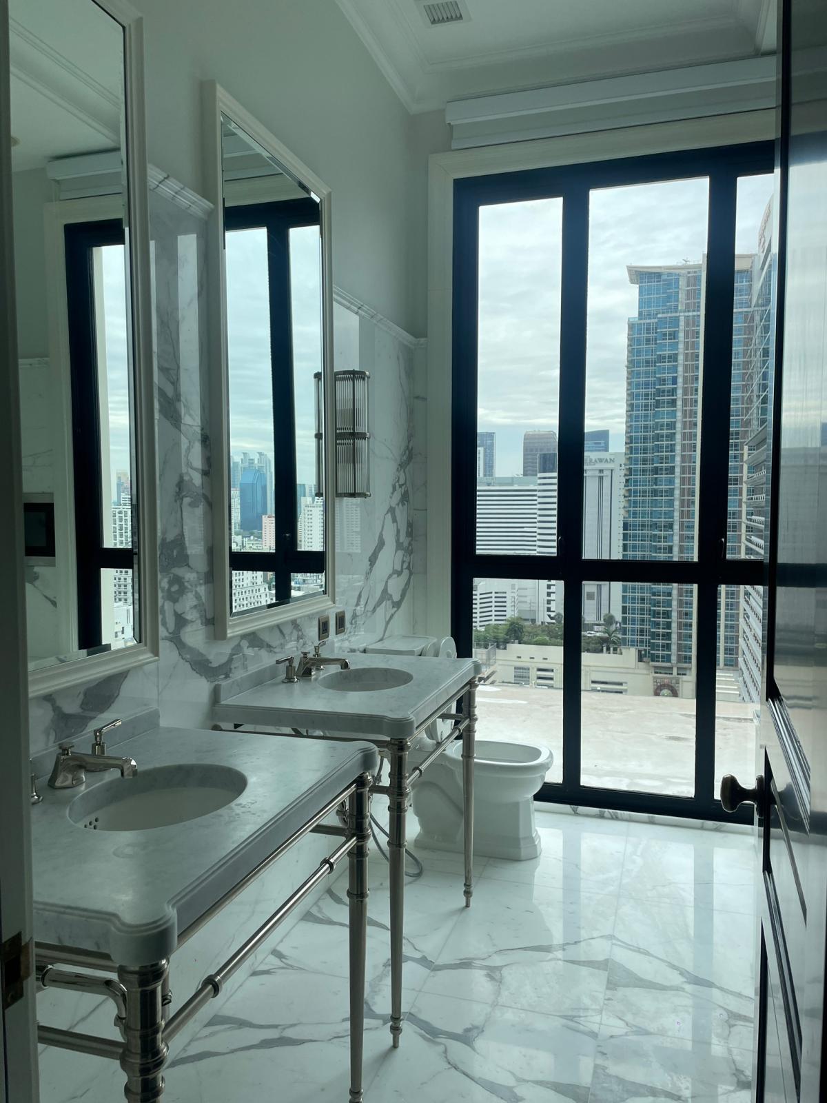 ให้เช่าคอนโดวิทยุ ชิดลม หลังสวน : For Rent 98 Wireless 2 Bedrooms 2 Bathrooms +1 powder room