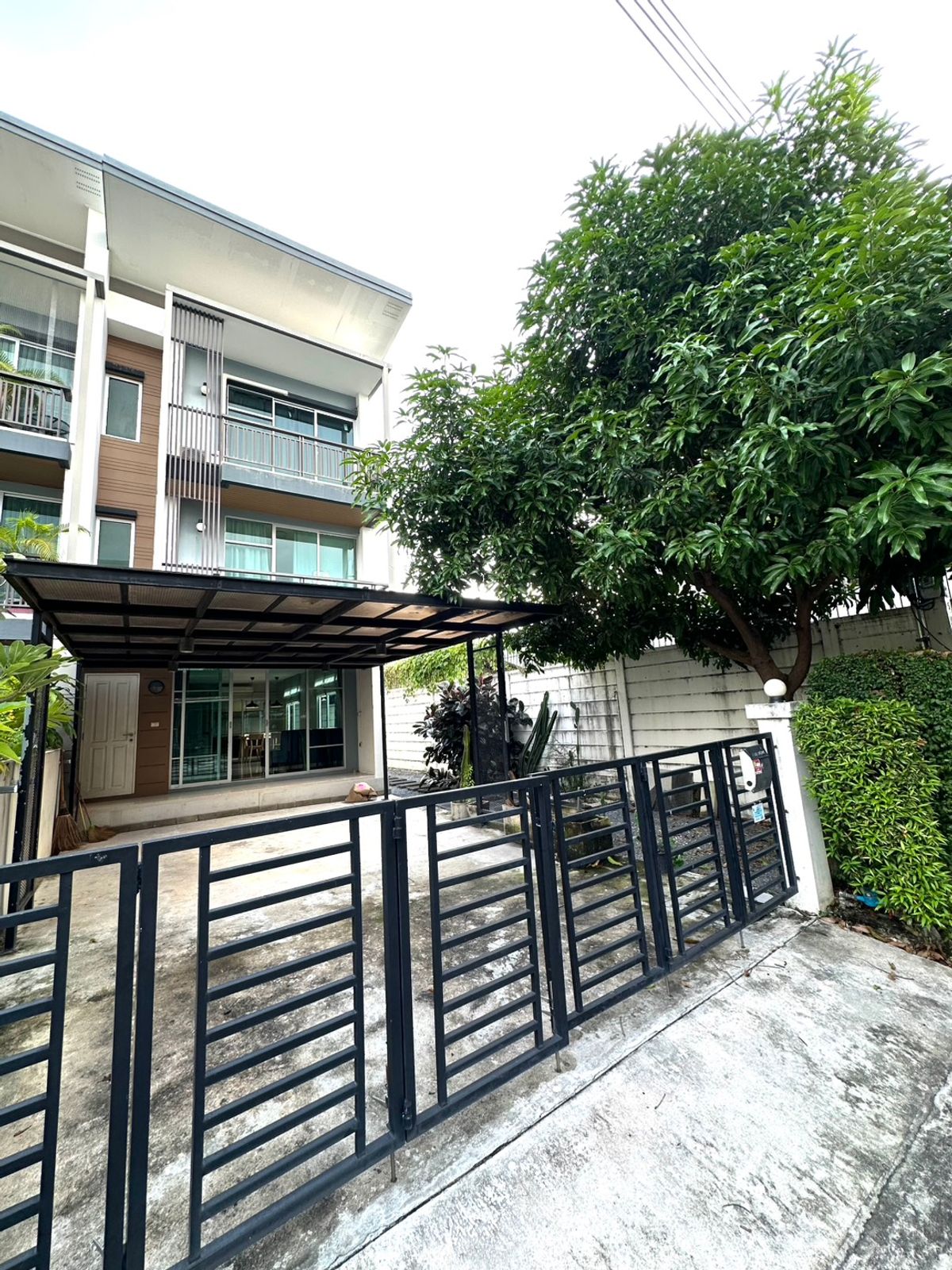 For RentTownhomeRama 2, Bang Khun Thian : Townhome for rent, Town Avenue Time, Tha Kham 16, near Big C Rama 2, just 4 minutes.