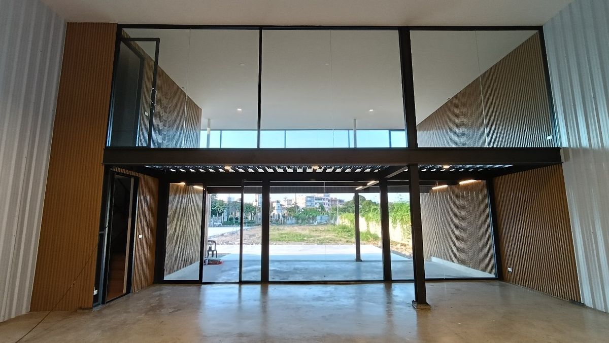 For RentWarehouseRama5, Ratchapruek, Bangkruai : West Park Ratchaphruek, beautiful modern warehouse, near Ratchaphruek Road, newly built, ready to use, on Bang Kruai-Chong Tanom Road, area 200 sq m.
