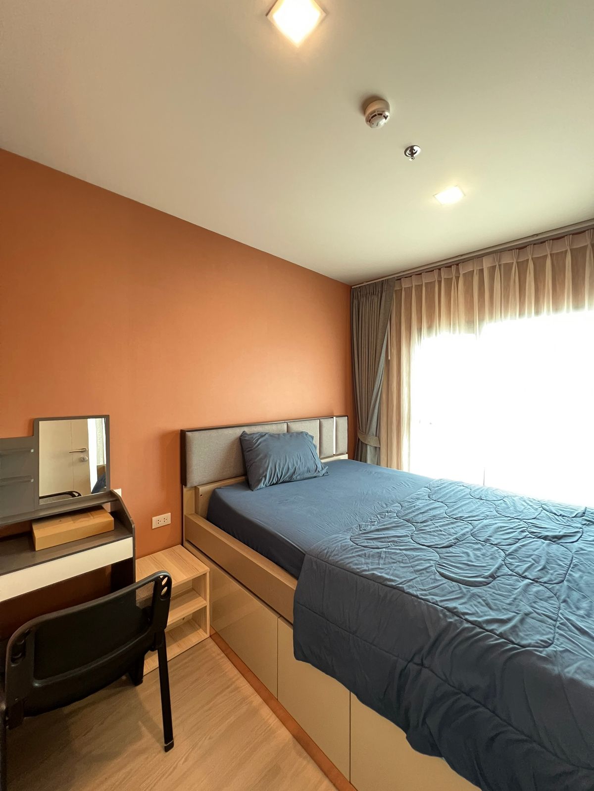 For RentCondoRama9, Petchburi, RCA : Condo for rent, The Base Phetchaburi, Thonglor, 16,000 baht, 1 bedroom, 34 sq m. MRT Phetchaburi, ARL Makkasan, near Thonglor (400 meters), Sukhumvit, Asoke, RCA, Ratchada, Ekkamai, Rama 9 SWU