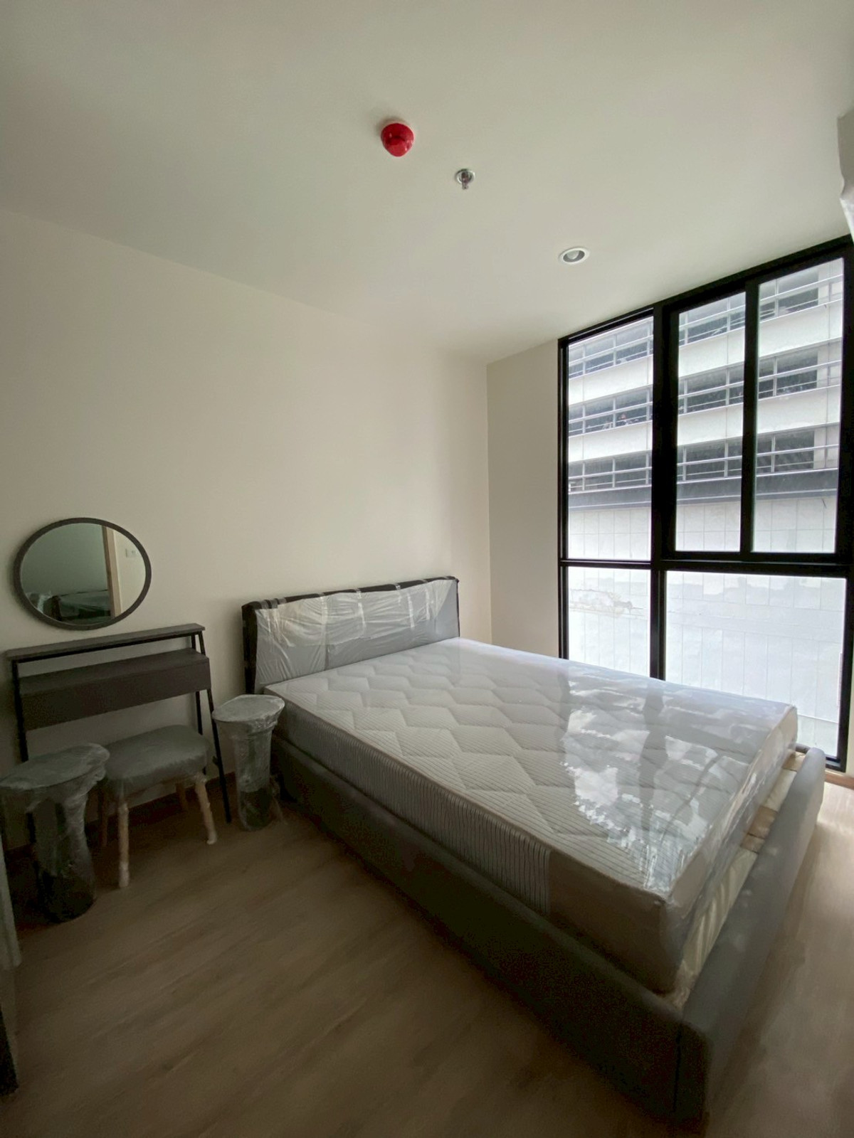 ขายคอนโดพระราม 9 เพชรบุรีตัดใหม่ RCA : 🌳 ขายดาวน์ Noble Nue District R9 ขนาด 26 ตรม. 1 นอน  ตึกหน้า สนใจติดต่อ 0993529495