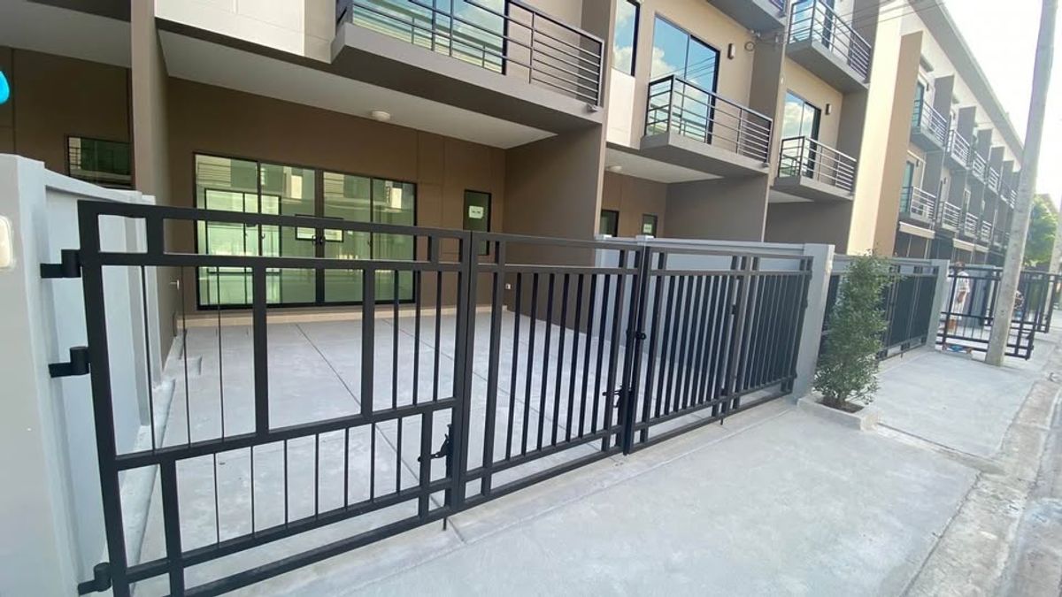 For RentTownhomeNawamin, Ramindra : For rent: 3-storey townhouse, Baan Klang Muang, Ram Intra - Watcharapol, near the expressway exit, Sukhaphiban 5 Road (Sai ​​Mai - Watcharapol)