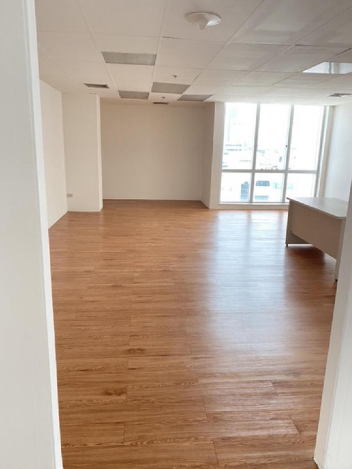 For RentOfficeSilom, Saladaeng, Bangrak : Space for rent from 100 - 1,000+ Sq.m.办公室出租 从100平方米到1000多平方米等。每100平方米免费停1辆车。服务费为每平方米500泰铢。请联系 K.Kate 098-789-5954