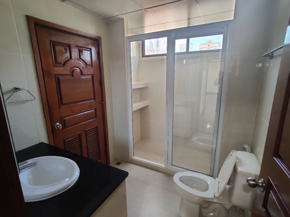 For RentCondoNana, North Nana,Sukhumvit13, Soi Nana : ✅ RSCU101 ✅ Line ID : @p2nproperty