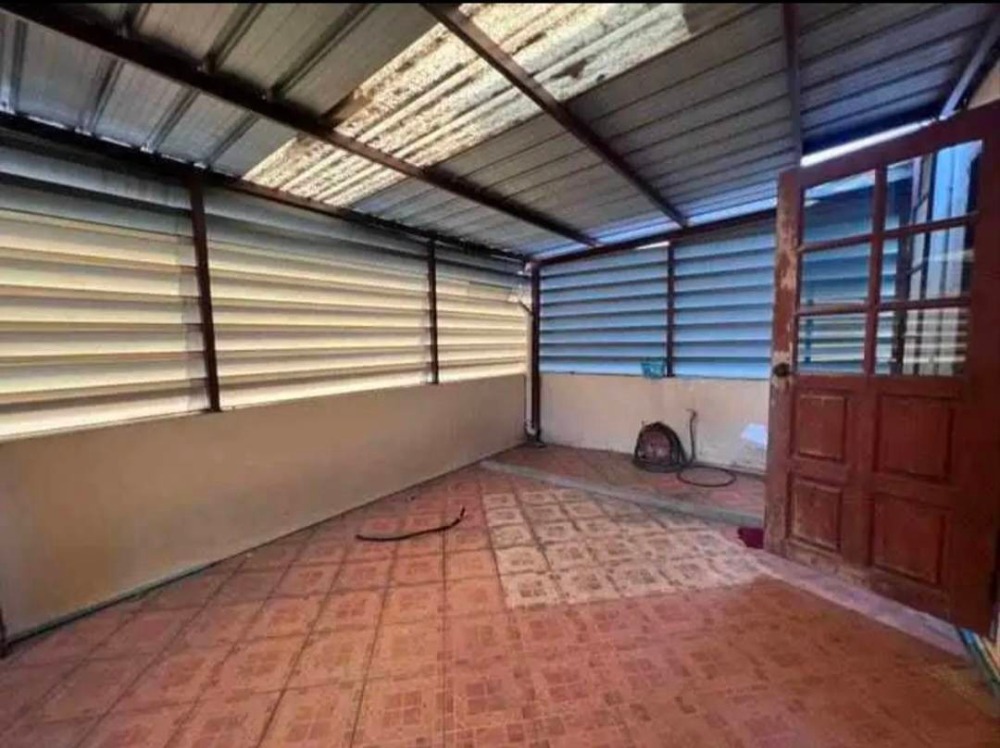 ขายอาคารพาณิชย์เลียบทางด่วนรามอินทรา : S-OSVR102 ขาย อาคารพาณิชย์ ถ.ศรีวรา เขตวังทองหลาง 4ชั้น ขนาด 87ตร.ว. พื้นที่ใช้สอย 348ตรม. 4น้ำ 29.5ล้าน 064-959-8900