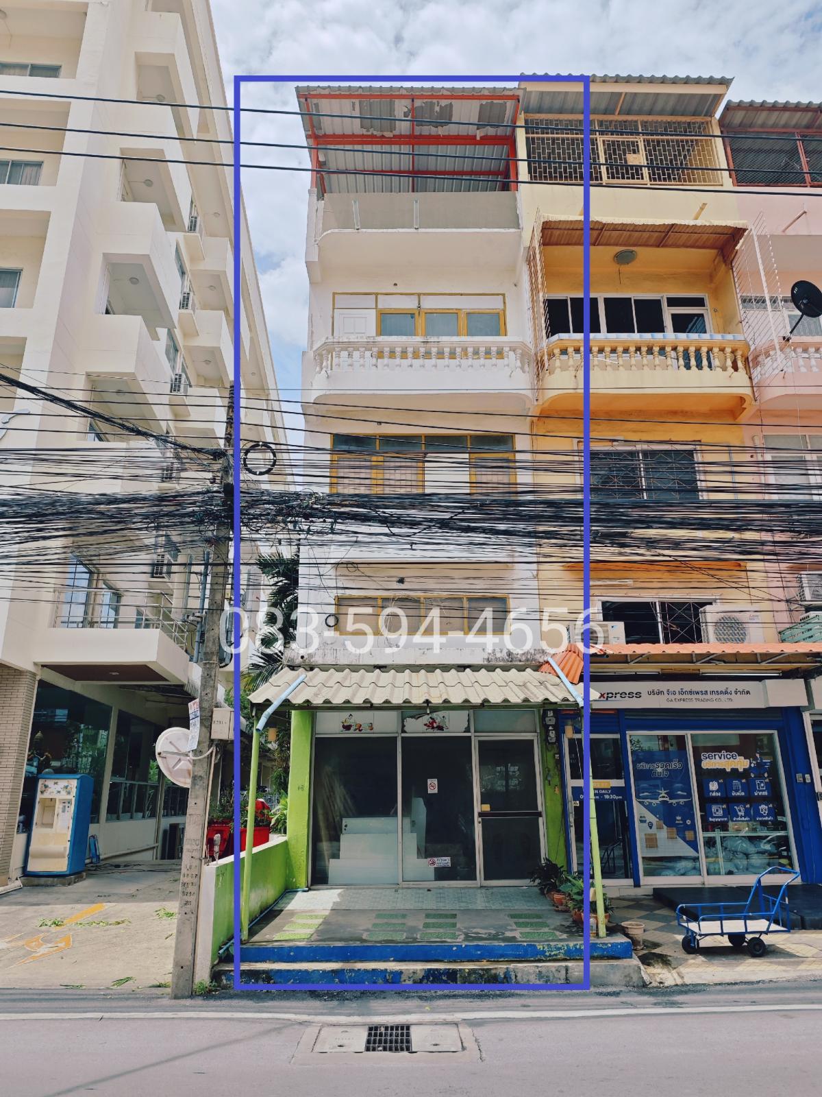 For RentShop HouseOnnut, Udomsuk : For RENT : Commercial building near BTS On Nut, only 400 m.