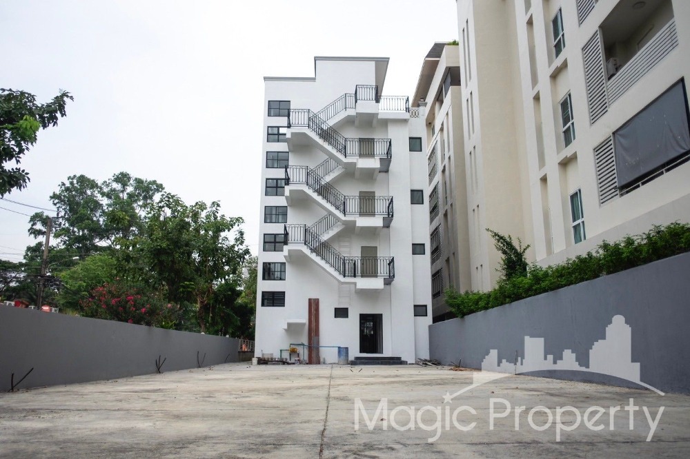 For RentShop HouseRamkhamhaeng, Hua Mak : 4 Floors Commercial Building For Rent in Town in Town, Wang Thonglang, Bangkok