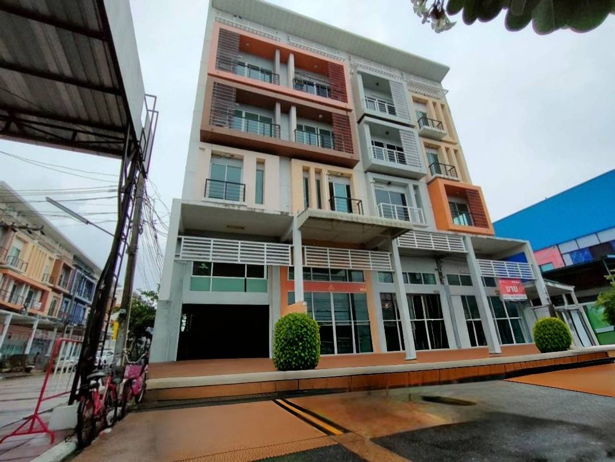 For SaleHome OfficeMin Buri, Romklao : Modern style home office for sale, 4 and a half floors, corner house, best location in the project. Best price in this area, RK Park Project (Ramindra-Khubon)