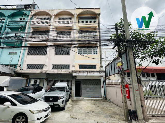 For SaleShop HouseChokchai 4, Ladprao 71, Ladprao 48, : Lat Phrao shophouse for sale, corner room, 4.5 floors, wide area, near MRT, opposite Big C. Imperial World Suitable for an office, tutoring office.