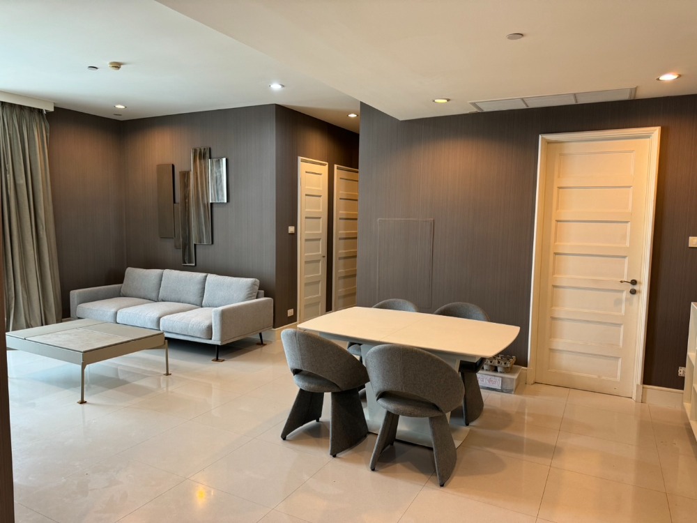 ให้เช่าคอนโดสุขุมวิท อโศก ทองหล่อ : Pet Friendly 95,000 THB Negotiable (Park View) 3 Bed 140 Sqm - @BTS Asoke