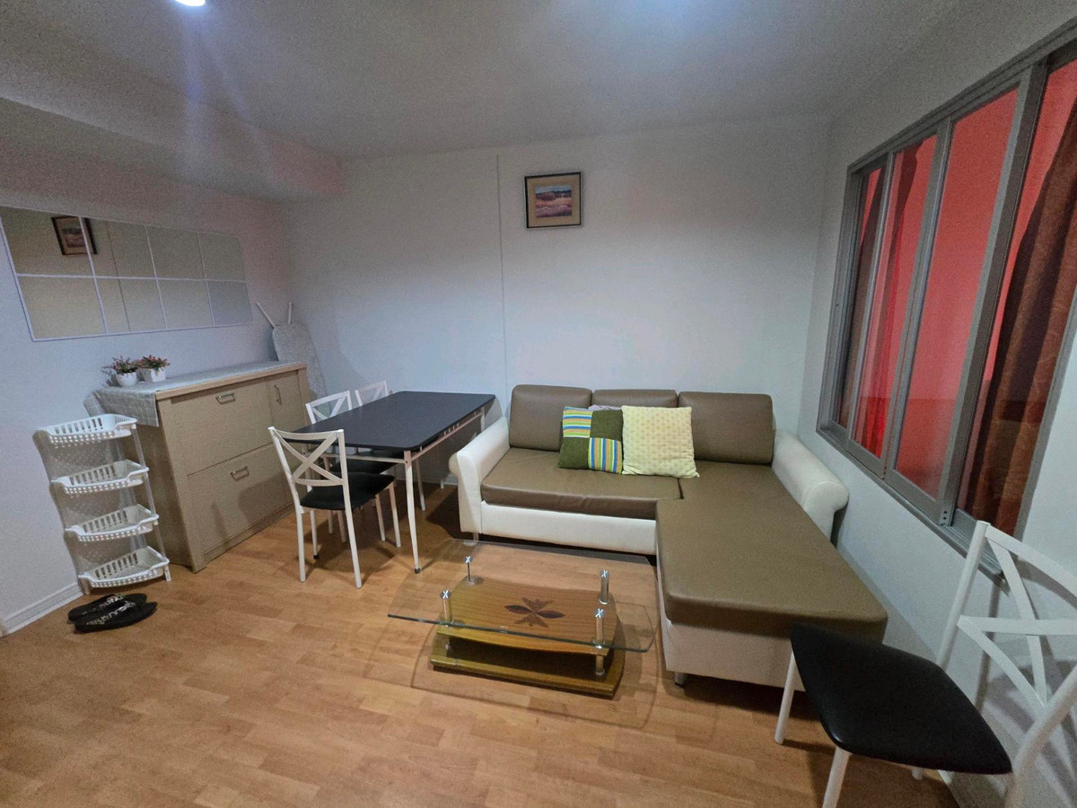 For RentCondoOnnut, Udomsuk : Owner Post. BIG 1 bedroom 35 sqm. Near BTS onnut 800m. Digital door lock, Fully furnished. Ready to move-in.