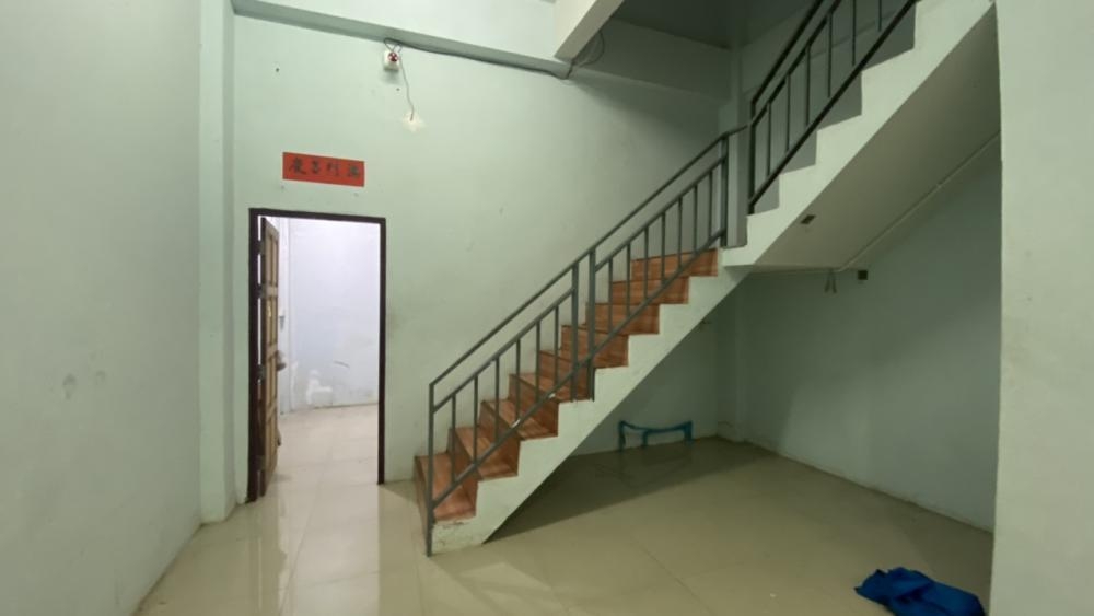 ขายอาคารพาณิชย์พระราม 2 บางขุนเทียน : S-OBKT102 ขาย อาคารพาณิชย์ ถ.บางขุนเทียน-ชายทะเล 4ชั้น ขนาด 18ตร.ว. พื้นที่ใช้สอย 268ตร.ม. 6นอน 4น้ำ 4.1ล้าน 064-959-8900