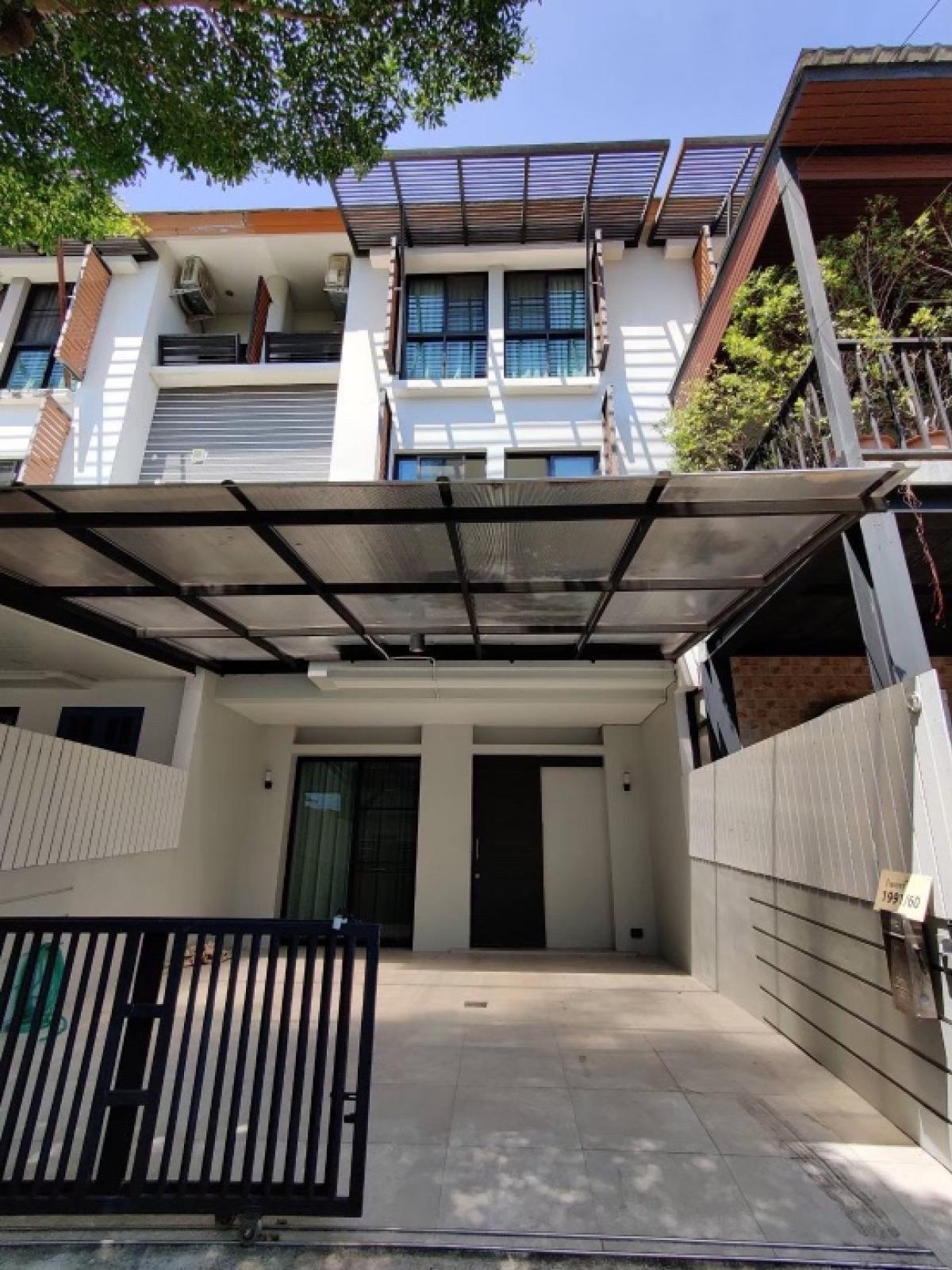 For RentTownhomeOnnut, Udomsuk : Townhome for rent Areeya On Nut 39, near Seaton Square BTS, 3 bedrooms.