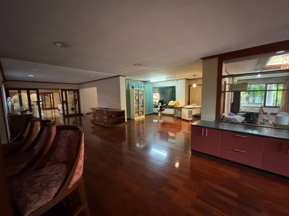 ขายบ้านเลียบทางด่วนรามอินทรา : S-HSRL102 ขาย บ้านเดี่ยว หมู่บ้านศรีวรา ทาวน์อินทาวน์ 3ชั้น ขนาด 469ตร.ว. พื้นที่ใช้สอย 1,500ตร.ม. 8นอน 11น้ำ 180 ล้าน 064-959-8900