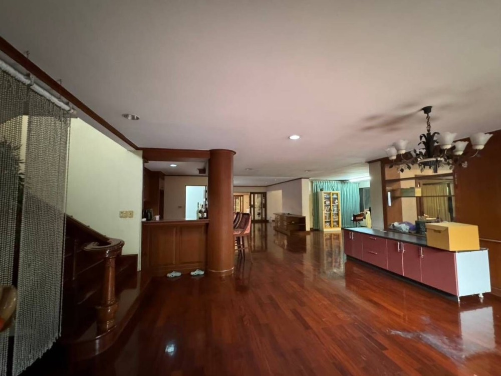 ขายบ้านเลียบทางด่วนรามอินทรา : S-HSRL102 ขาย บ้านเดี่ยว หมู่บ้านศรีวรา ทาวน์อินทาวน์ 3ชั้น ขนาด 469ตร.ว. พื้นที่ใช้สอย 1,500ตร.ม. 8นอน 11น้ำ 180 ล้าน 064-959-8900