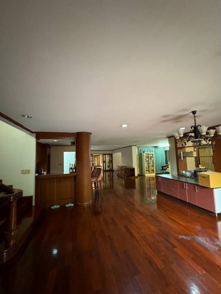 ขายบ้านเลียบทางด่วนรามอินทรา : S-HSRL102 ขาย บ้านเดี่ยว หมู่บ้านศรีวรา ทาวน์อินทาวน์ 3ชั้น ขนาด 469ตร.ว. พื้นที่ใช้สอย 1,500ตร.ม. 8นอน 11น้ำ 180 ล้าน 064-959-8900