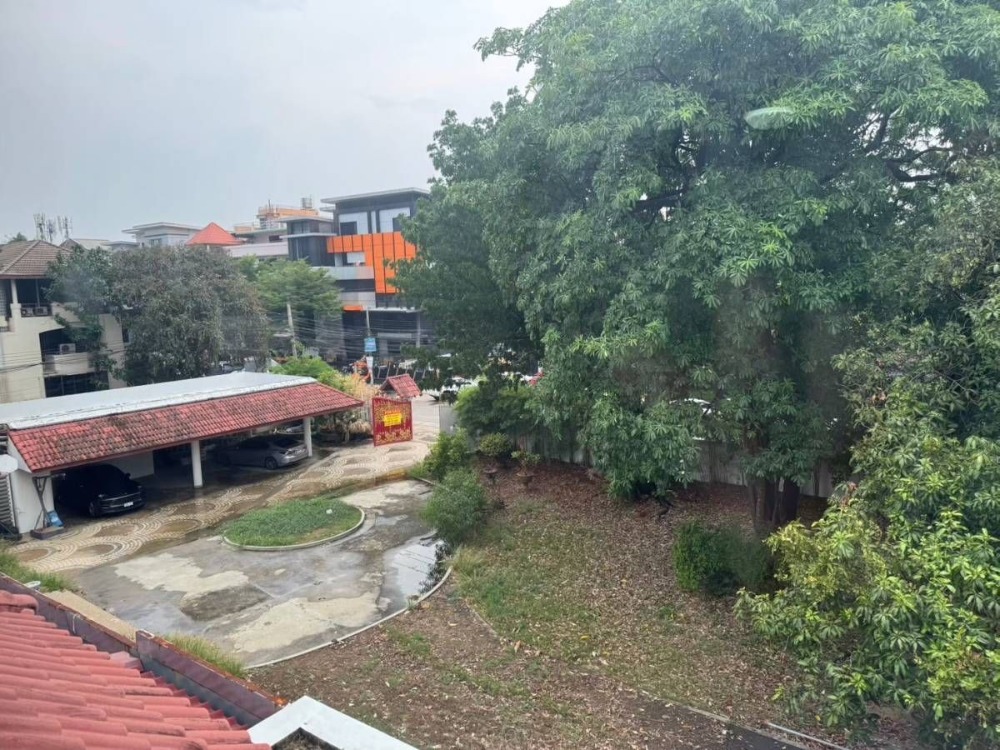 ขายบ้านเลียบทางด่วนรามอินทรา : S-HSRL102 ขาย บ้านเดี่ยว หมู่บ้านศรีวรา ทาวน์อินทาวน์ 3ชั้น ขนาด 469ตร.ว. พื้นที่ใช้สอย 1,500ตร.ม. 8นอน 11น้ำ 180 ล้าน 064-959-8900