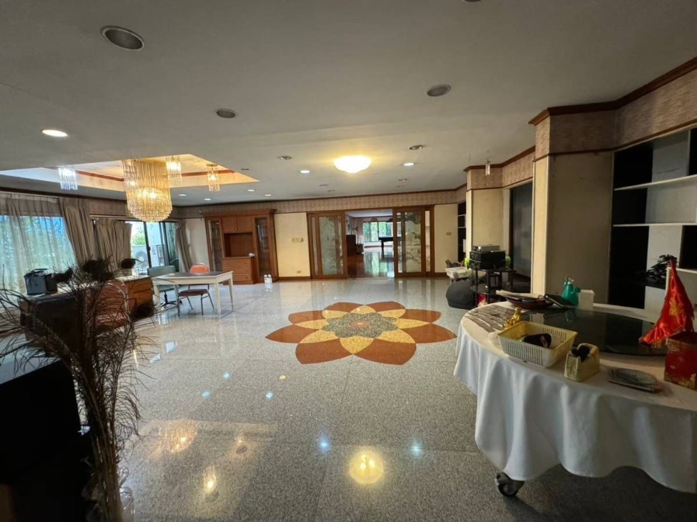 ขายบ้านเลียบทางด่วนรามอินทรา : S-HSRL102 ขาย บ้านเดี่ยว หมู่บ้านศรีวรา ทาวน์อินทาวน์ 3ชั้น ขนาด 469ตร.ว. พื้นที่ใช้สอย 1,500ตร.ม. 8นอน 11น้ำ 180 ล้าน 064-959-8900