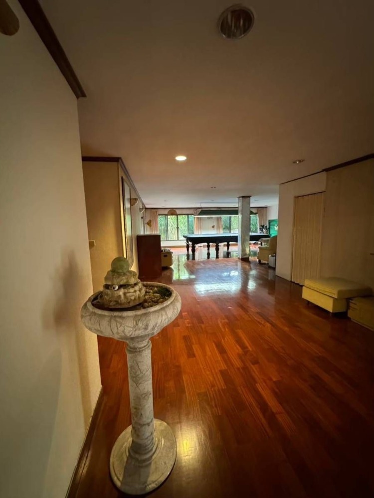 ขายบ้านเลียบทางด่วนรามอินทรา : S-HSRL102 ขาย บ้านเดี่ยว หมู่บ้านศรีวรา ทาวน์อินทาวน์ 3ชั้น ขนาด 469ตร.ว. พื้นที่ใช้สอย 1,500ตร.ม. 8นอน 11น้ำ 180 ล้าน 064-959-8900