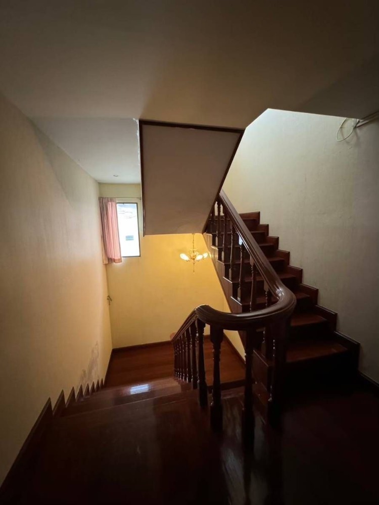 ขายบ้านเลียบทางด่วนรามอินทรา : S-HSRL102 ขาย บ้านเดี่ยว หมู่บ้านศรีวรา ทาวน์อินทาวน์ 3ชั้น ขนาด 469ตร.ว. พื้นที่ใช้สอย 1,500ตร.ม. 8นอน 11น้ำ 180 ล้าน 064-959-8900