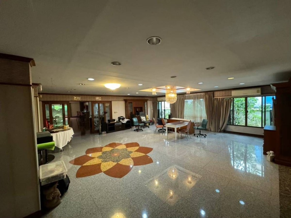 ขายบ้านเลียบทางด่วนรามอินทรา : S-HSRL102 ขาย บ้านเดี่ยว หมู่บ้านศรีวรา ทาวน์อินทาวน์ 3ชั้น ขนาด 469ตร.ว. พื้นที่ใช้สอย 1,500ตร.ม. 8นอน 11น้ำ 180 ล้าน 064-959-8900