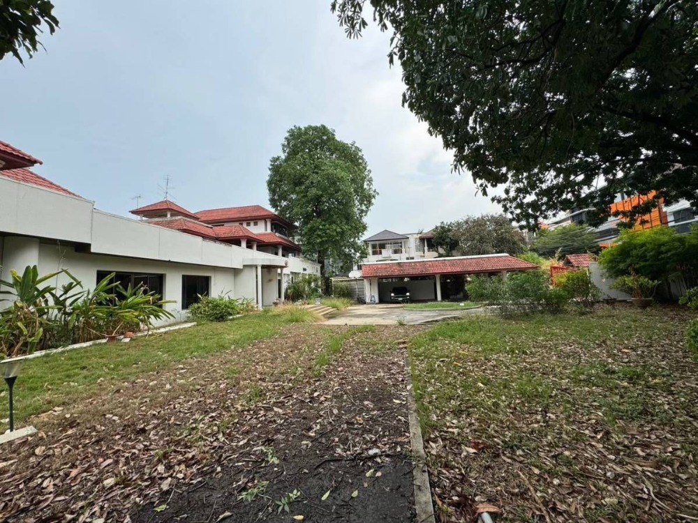 ขายบ้านเลียบทางด่วนรามอินทรา : S-HSRL102 ขาย บ้านเดี่ยว หมู่บ้านศรีวรา ทาวน์อินทาวน์ 3ชั้น ขนาด 469ตร.ว. พื้นที่ใช้สอย 1,500ตร.ม. 8นอน 11น้ำ 180 ล้าน 064-959-8900