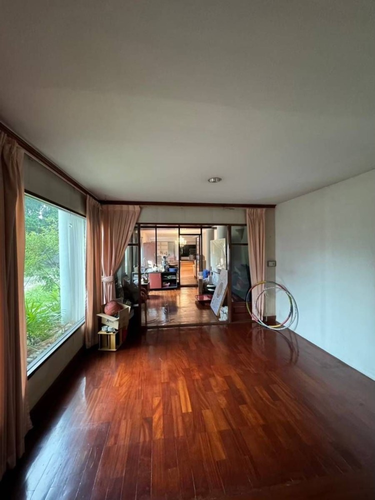 ขายบ้านเลียบทางด่วนรามอินทรา : S-HSRL102 ขาย บ้านเดี่ยว หมู่บ้านศรีวรา ทาวน์อินทาวน์ 3ชั้น ขนาด 469ตร.ว. พื้นที่ใช้สอย 1,500ตร.ม. 8นอน 11น้ำ 180 ล้าน 064-959-8900