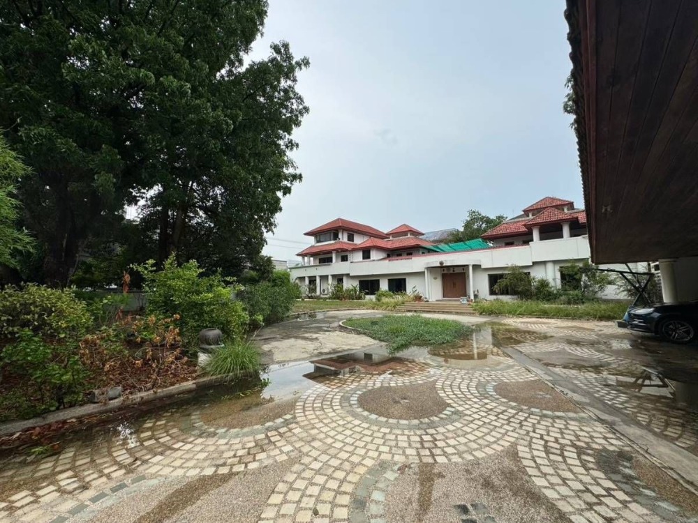 ขายบ้านเลียบทางด่วนรามอินทรา : S-HSRL102 ขาย บ้านเดี่ยว หมู่บ้านศรีวรา ทาวน์อินทาวน์ 3ชั้น ขนาด 469ตร.ว. พื้นที่ใช้สอย 1,500ตร.ม. 8นอน 11น้ำ 180 ล้าน 064-959-8900