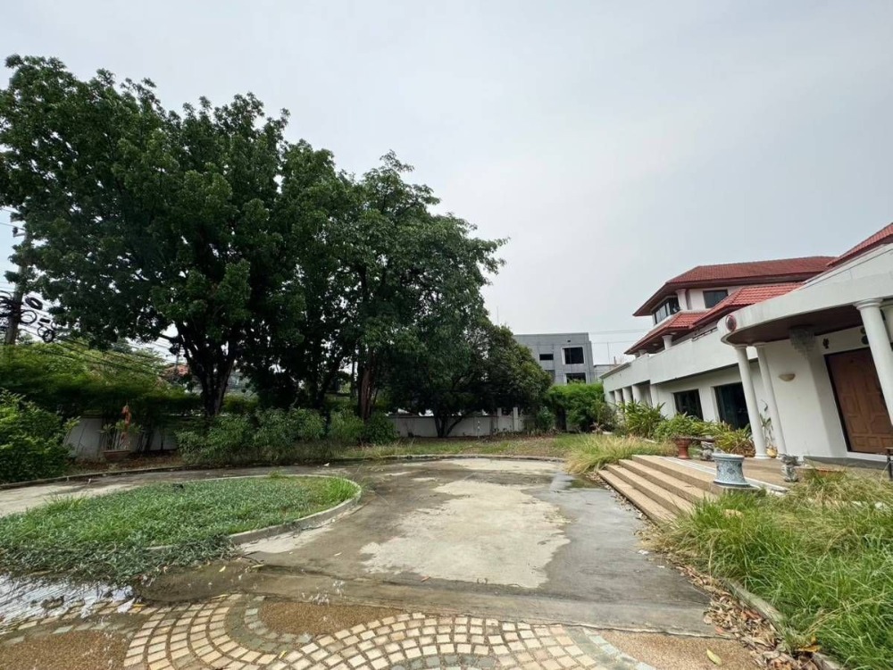 ขายบ้านเลียบทางด่วนรามอินทรา : S-HSRL102 ขาย บ้านเดี่ยว หมู่บ้านศรีวรา ทาวน์อินทาวน์ 3ชั้น ขนาด 469ตร.ว. พื้นที่ใช้สอย 1,500ตร.ม. 8นอน 11น้ำ 180 ล้าน 064-959-8900