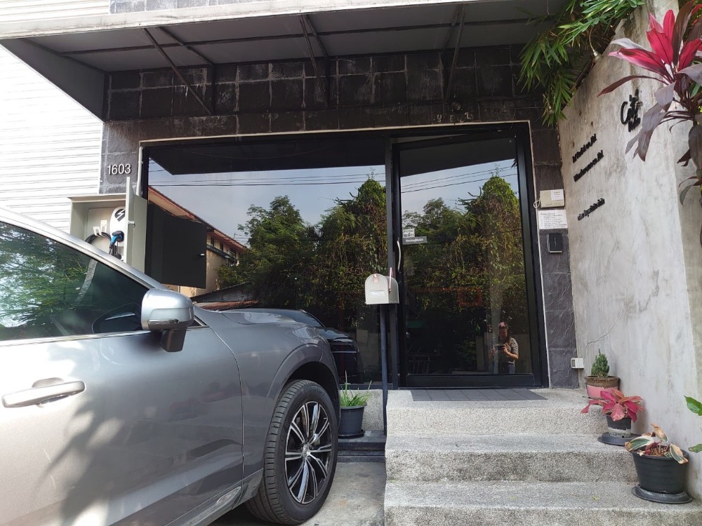 For SaleShop HouseRamkhamhaeng, Hua Mak : S-OTIT103 for sale, commercial building, Town in Town Village, Soi 2, 3 floors, size 60 sq m., usable area 240 sq m., 5 bathrooms, 22 million, 064-959-8900