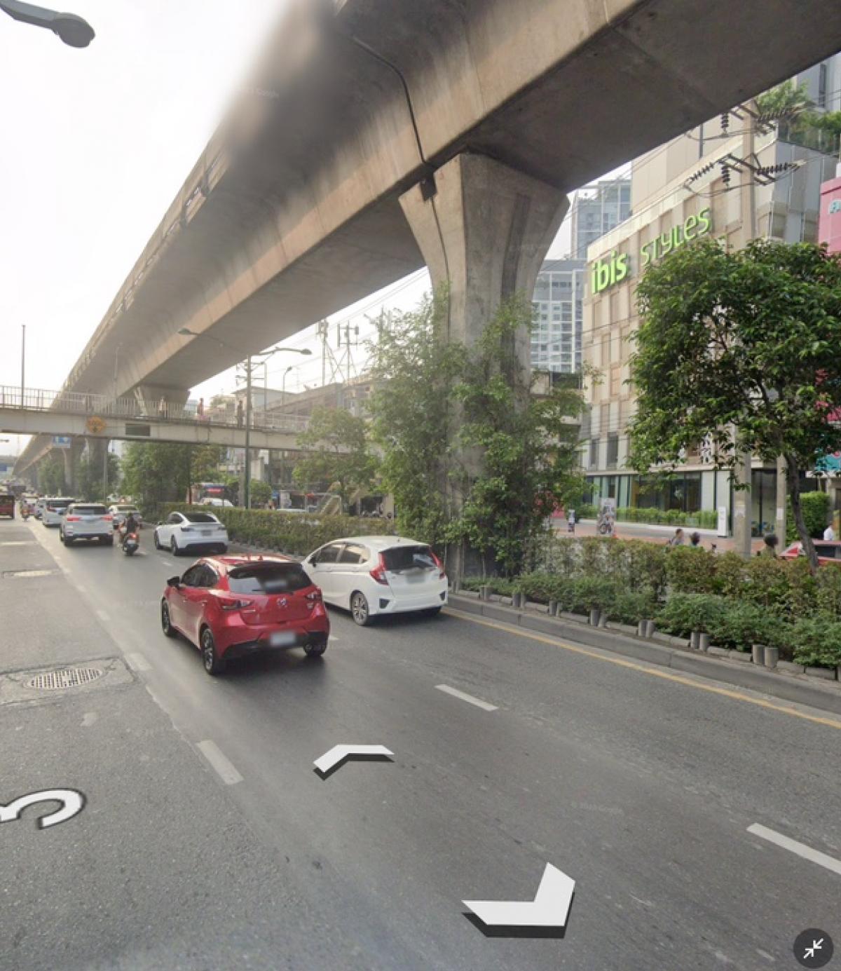 For SaleShop HouseOnnut, Udomsuk : Commercial building for sale Next to Sukhumvit Road, near Sukhumvit 71, opposite Ibis Styles Bangkok Sukhumvit Phra Khanong Hotel.