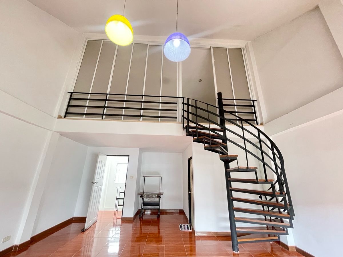 For SaleTownhomeChaengwatana, Muangthong : Ready for sale: Townhome The Roof Chaengwattana, corner unit.