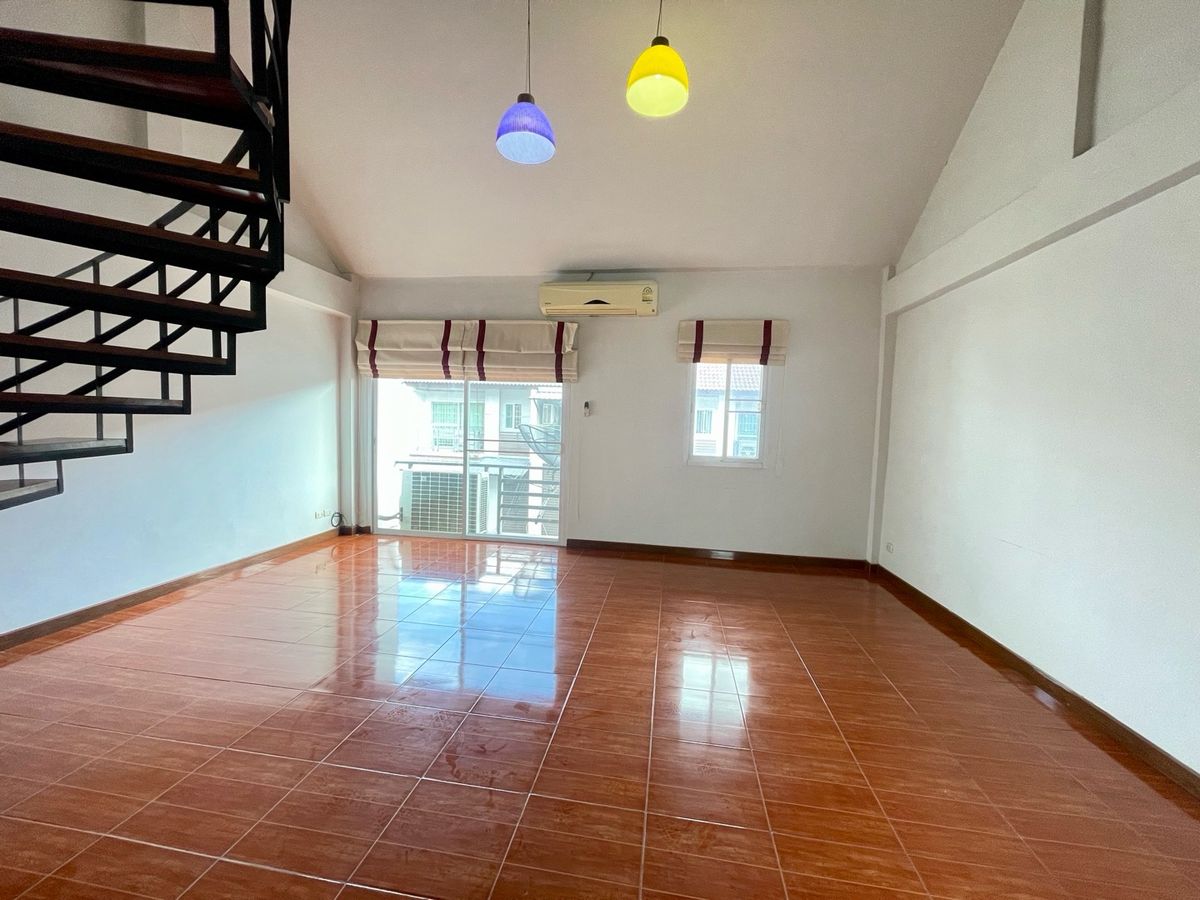 ขายทาวน์โฮมแจ้งวัฒนะ เมืองทอง : ✨ พร้อมขาย! ทาวน์โฮม เดอะ รูฟ แจ้งวัฒนะ (หลังมุม) รีโนเวทใหม่ พื้นที่กว้าง อยู่สบาย