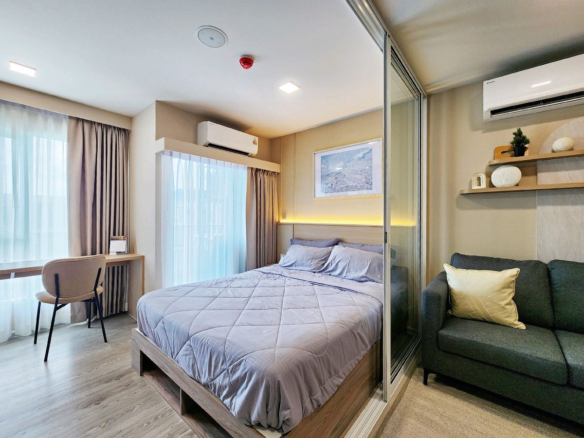 For RentCondoPathum Thani,Rangsit, Thammasat : Reserve the right to rent Kave Town Island, Kave Town Island, near Bangkok University, pool view, high floor, full view of the pool. Two rooms next to each other, special price!!! Ready to move in during August 2024, pending transfer and room decoration.