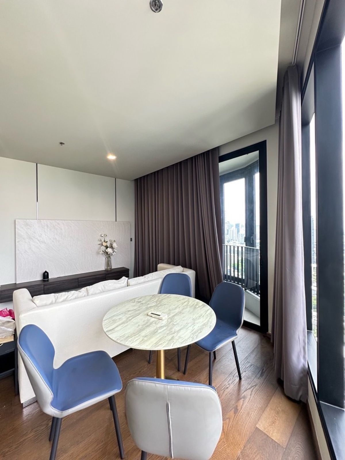 ให้เช่าคอนโดสุขุมวิท อโศก ทองหล่อ : ให้เช่า Ideo Q Sukhumvit 36 2ห้องนอน 2ห้องน้ำ พร้อมเข้าอยู่ ชั้นสูง ทองหล่อ - เอกมัย นัดดูห้องจริงได้ทุกวันครับ โทรเลย: 086-888-9328 (บอล)
