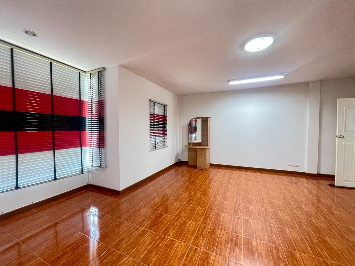 ขายทาวน์โฮมแจ้งวัฒนะ เมืองทอง : ✨ พร้อมขาย! ทาวน์โฮม เดอะ รูฟ แจ้งวัฒนะ (หลังมุม) รีโนเวทใหม่ พื้นที่กว้าง อยู่สบาย