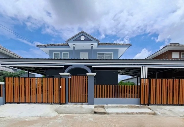 ขายบ้านปทุมธานี รังสิต ธรรมศาสตร์ : ขายถูกมากบ้านเดี่ยว 2 ชั้น หลังใหญ่ 52 ตรว. รีโนเวทใหม่ทั้งหลัง หมู่บ้านวราธร รังสิต-นครนายก 65 ใกล้ฟิวเจอร์ พาร์ค ธัญบุรี ปทุมธานี