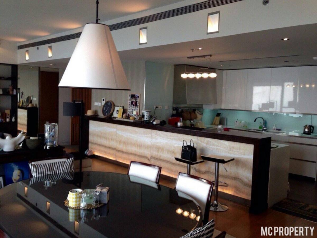 ขายคอนโดสาทร นราธิวาส : The Met 3 bedroom 194sqm River View High floor Fully Furnished with Chanintr Furnitures for sale only 43MB please contact 0816878954