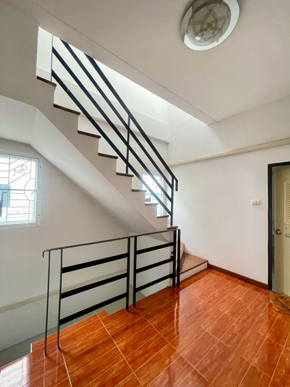 ขายทาวน์โฮมแจ้งวัฒนะ เมืองทอง : ✨ พร้อมขาย! ทาวน์โฮม เดอะ รูฟ แจ้งวัฒนะ (หลังมุม) รีโนเวทใหม่ พื้นที่กว้าง อยู่สบาย